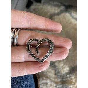 Beautiful Vintage Sterling Silver & Marcasite Heart Shaped Brooch Pin
